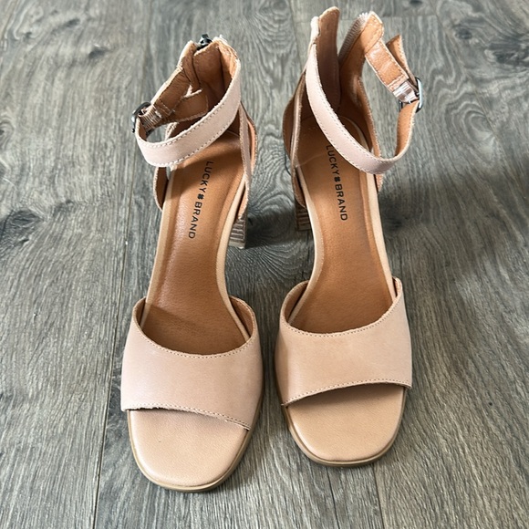 Lucky Brand Nude Heels size 6.5 - Picture 2 of 6